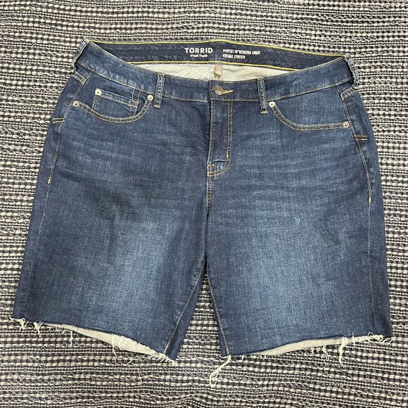 Torrid Perfect 10" Bermuda Short Vintage Stretch Dark Wash‎ Women's Size 16 - Picture 1 of 11